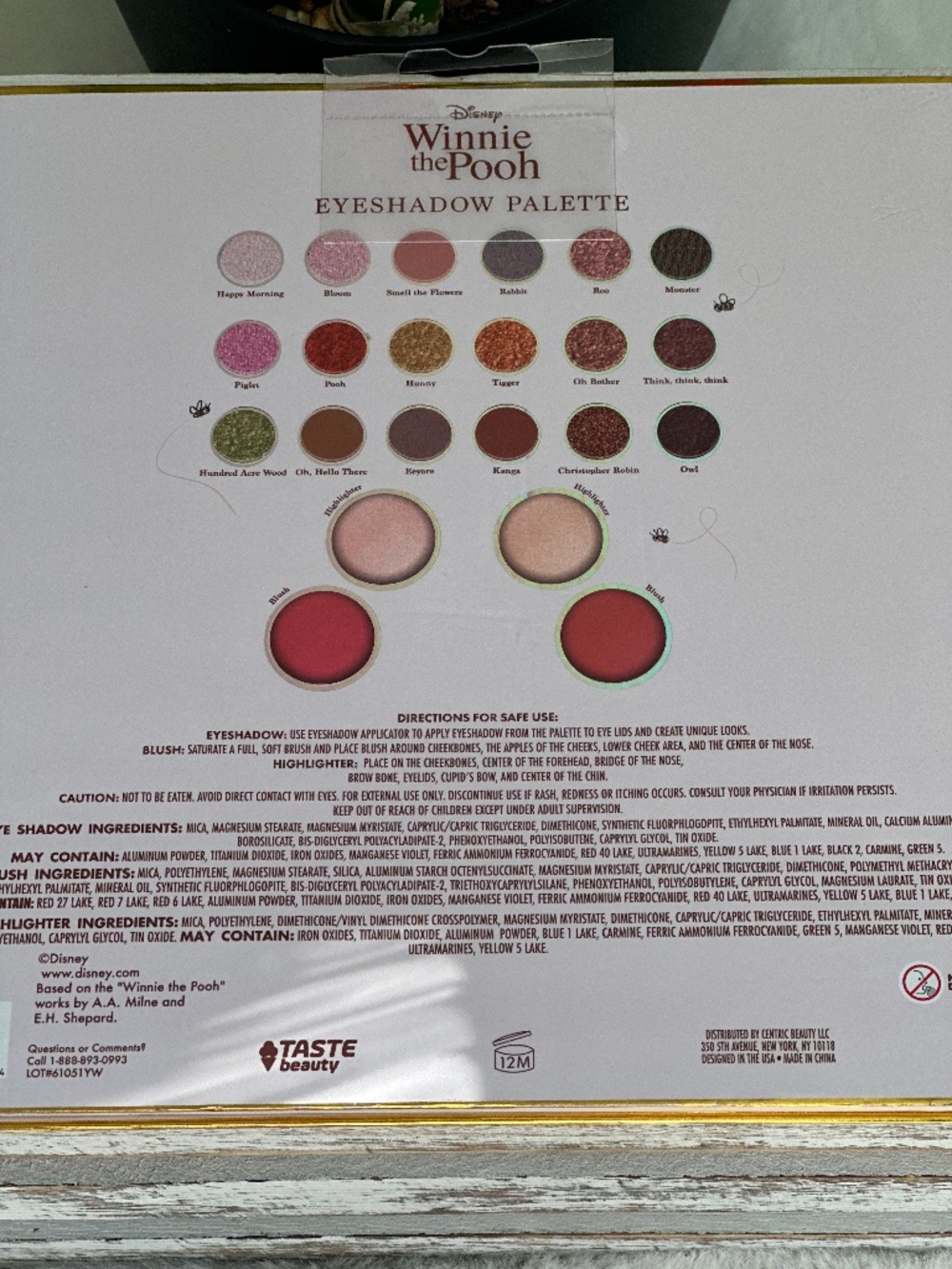 Disney Winnie the Pooh Face & Eyeshadow Palette - Picture 8 of 13